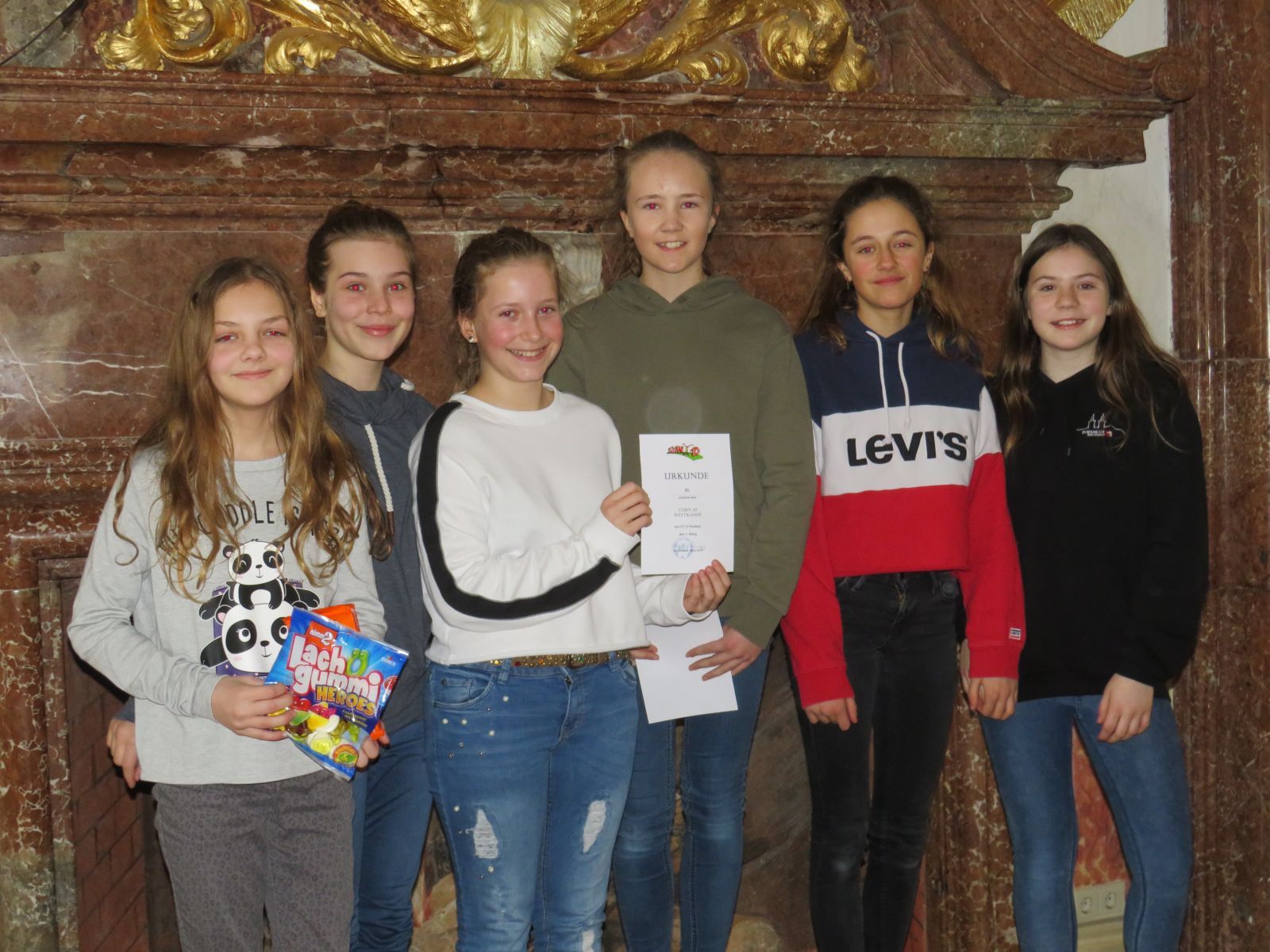 2C Siegerinnen Schulstufe 2.jpg